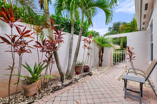 999 Lytham Court, West Palm Beach, FL 33411