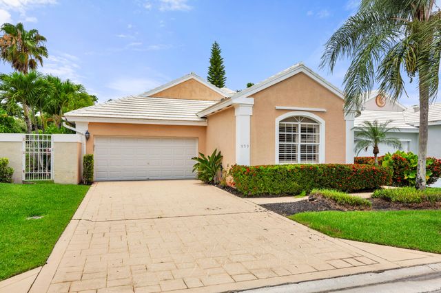 999 Lytham Court, West Palm Beach, FL 33411