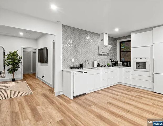 6115 Kennedy Boulevard, West New York, NJ 07093