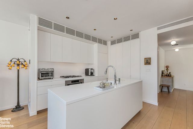 456 W 19th St Apt 4A, New York City, NY 10011