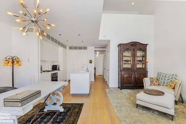 456 W 19th St Apt 4A, New York City, NY 10011