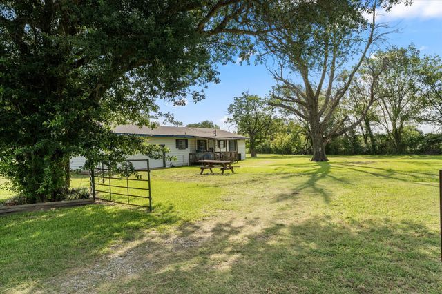 101 SE County Road 2240, Corsicana, TX 75109