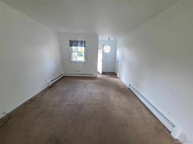 4 E Walnut Street Floor 1, Central Islip, NY 11722
