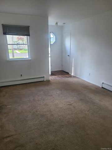 4 E Walnut Street Floor 1, Central Islip, NY 11722