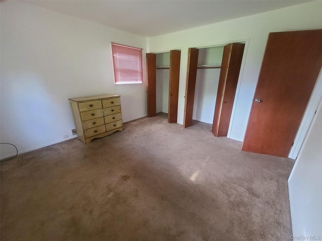 4 E Walnut Street Floor 1, Central Islip, NY 11722