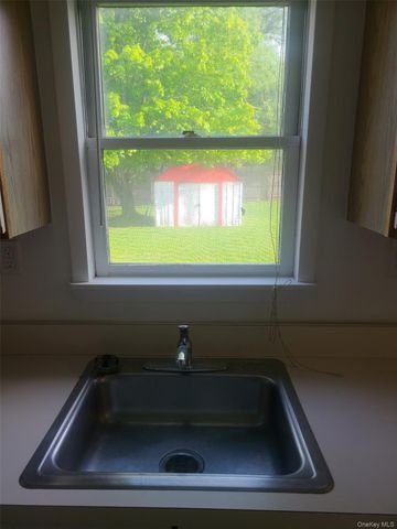 4 E Walnut Street Floor 1, Central Islip, NY 11722