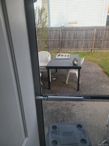 4 E Walnut Street Floor 1, Central Islip, NY 11722