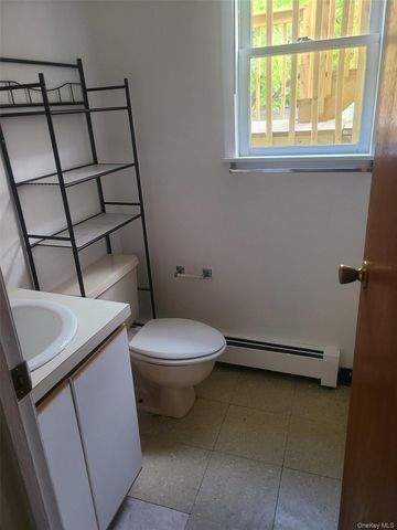 4 E Walnut Street Floor 1, Central Islip, NY 11722