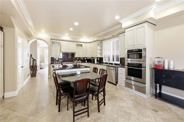 211 Chicago Ave, Huntington Beach, CA 92648