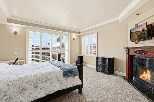211 Chicago Ave, Huntington Beach, CA 92648