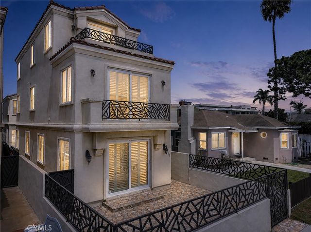 211 Chicago Ave, Huntington Beach, CA 92648