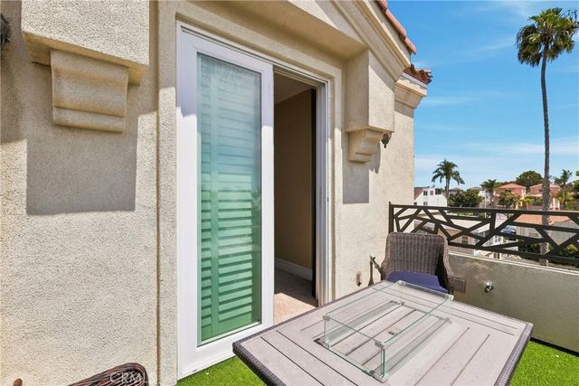 211 Chicago Ave, Huntington Beach, CA 92648
