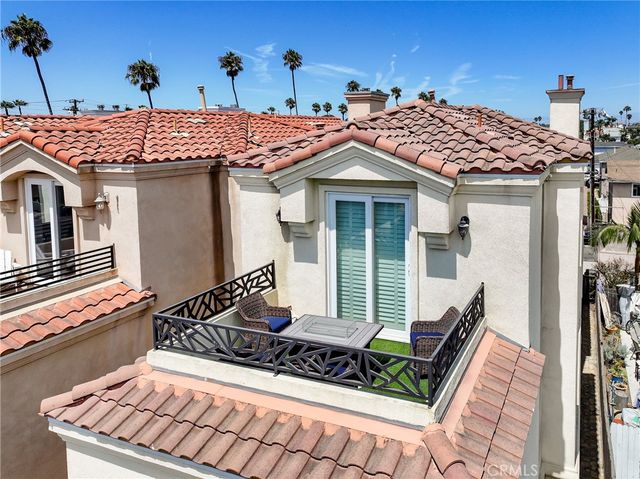 211 Chicago Ave, Huntington Beach, CA 92648