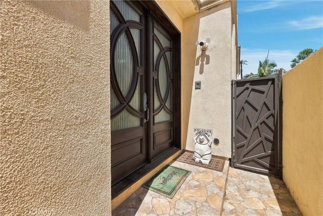 211 Chicago Ave, Huntington Beach, CA 92648