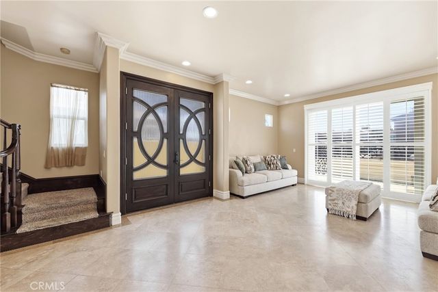 211 Chicago Ave, Huntington Beach, CA 92648