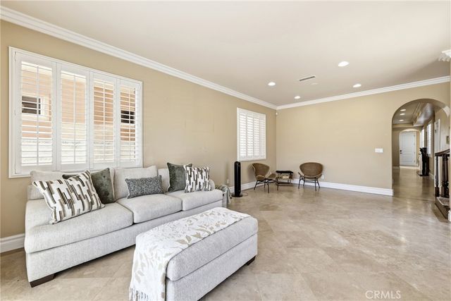 211 Chicago Ave, Huntington Beach, CA 92648