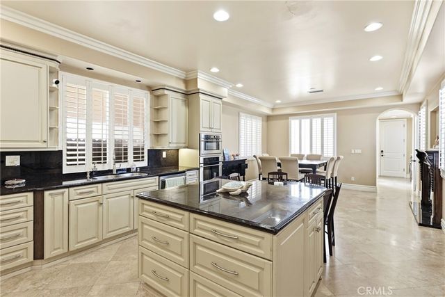 211 Chicago Ave, Huntington Beach, CA 92648
