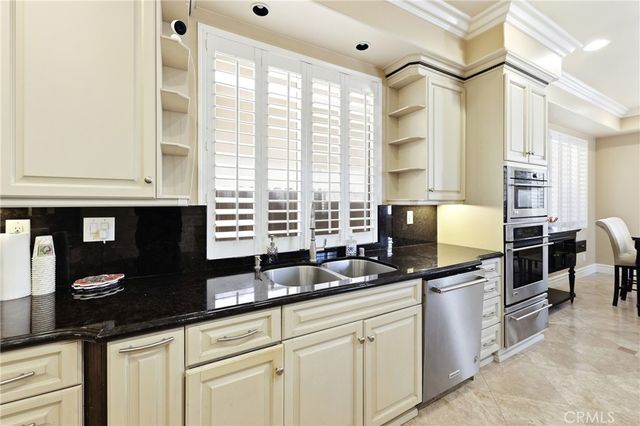 211 Chicago Ave, Huntington Beach, CA 92648