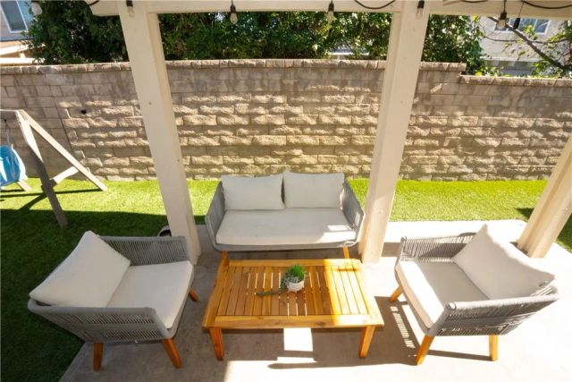 27626 Saffron Lane, Saugus, CA 91350