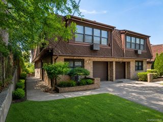 6138 233rd Street 24, Oakland Gardens, NY 11364