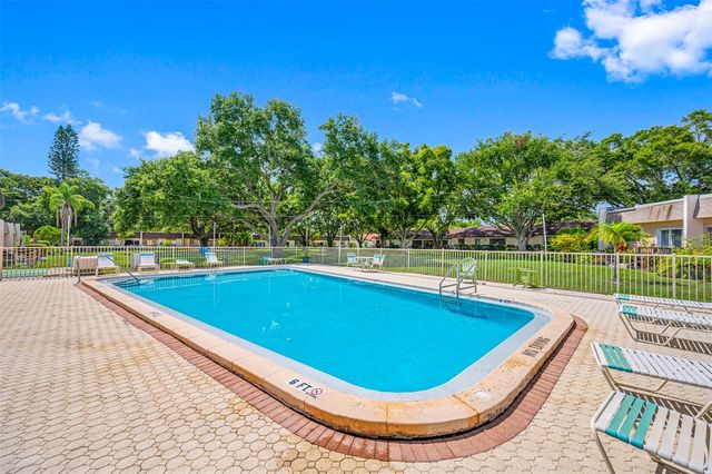 11511 113TH STREET 10A, Seminole, FL 33778