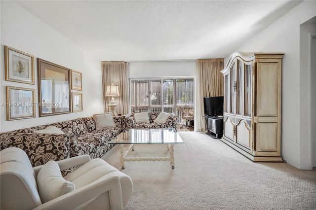 3800 Hillcrest Dr 316, Hollywood, FL 33021