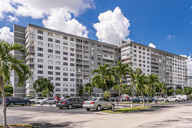 3800 Hillcrest Dr 316, Hollywood, FL 33021