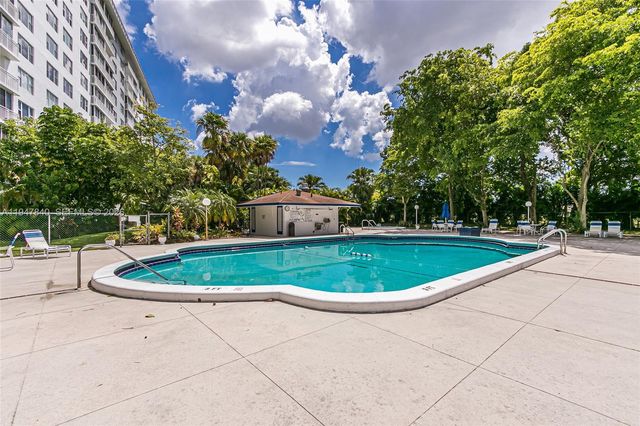 3800 Hillcrest Dr 316, Hollywood, FL 33021