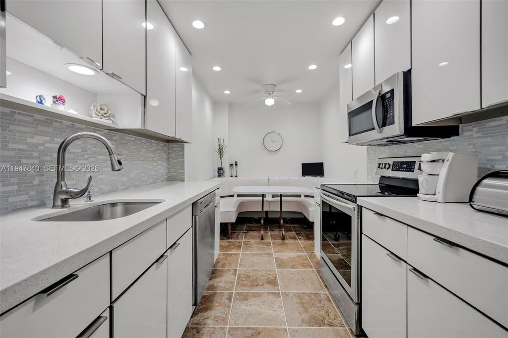 3800 Hillcrest Dr 316, Hollywood, FL 33021