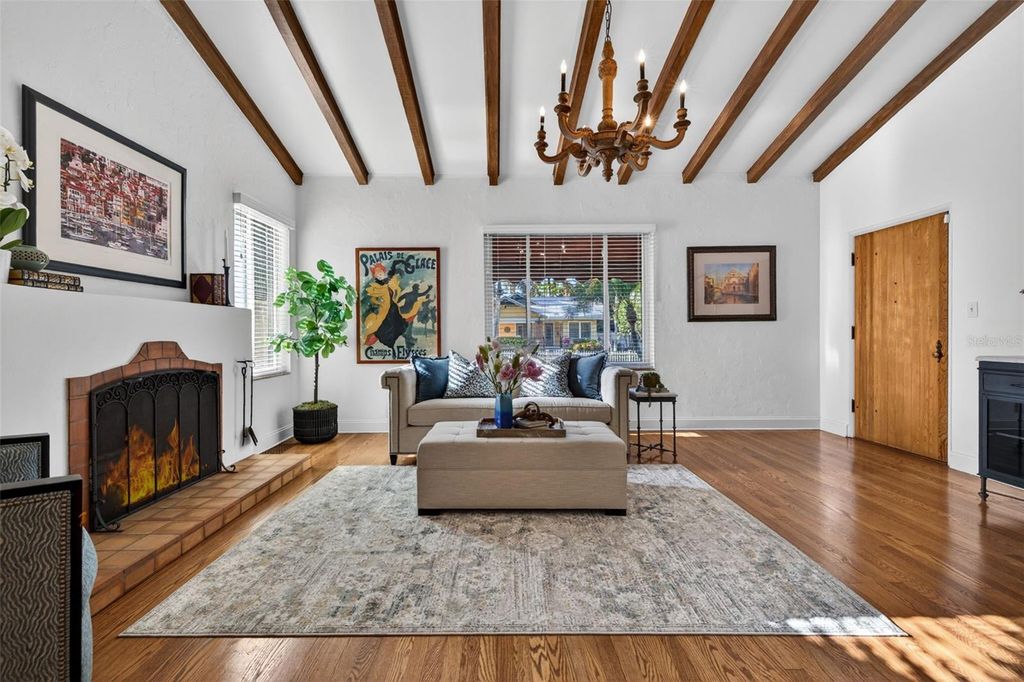 Image 12 of property listing at 636 15TH AVENUE NE, St Petersburg, FL 33704