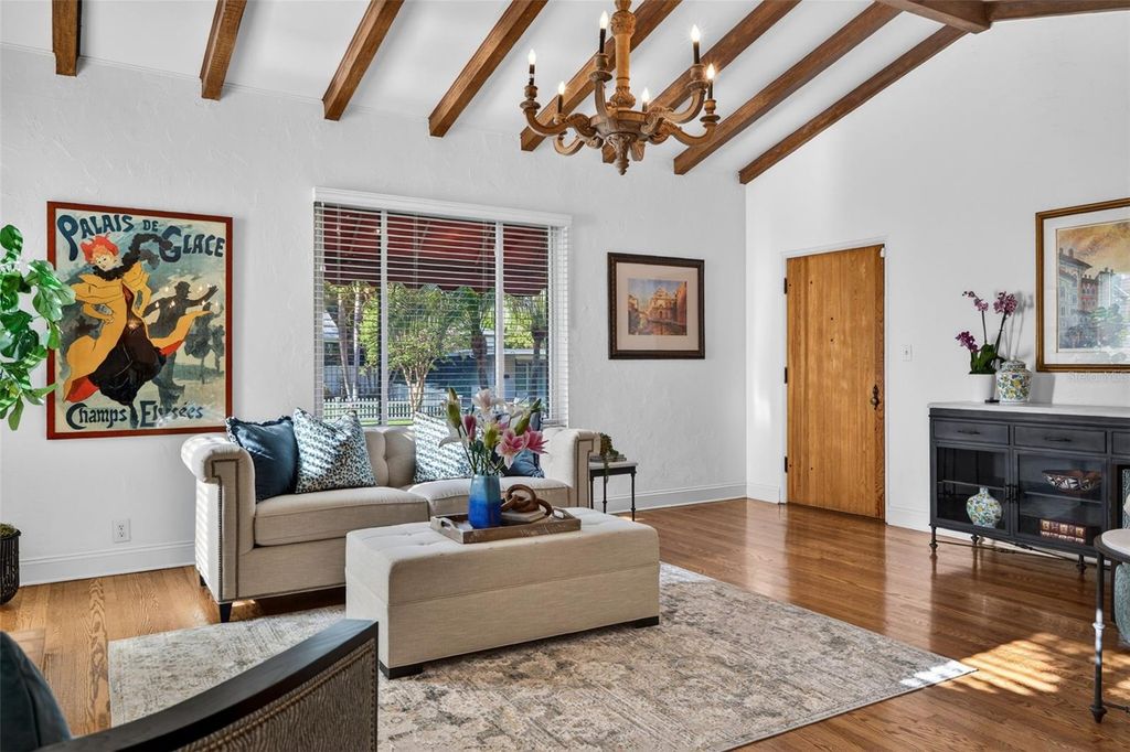 Image 14 of property listing at 636 15TH AVENUE NE, St Petersburg, FL 33704