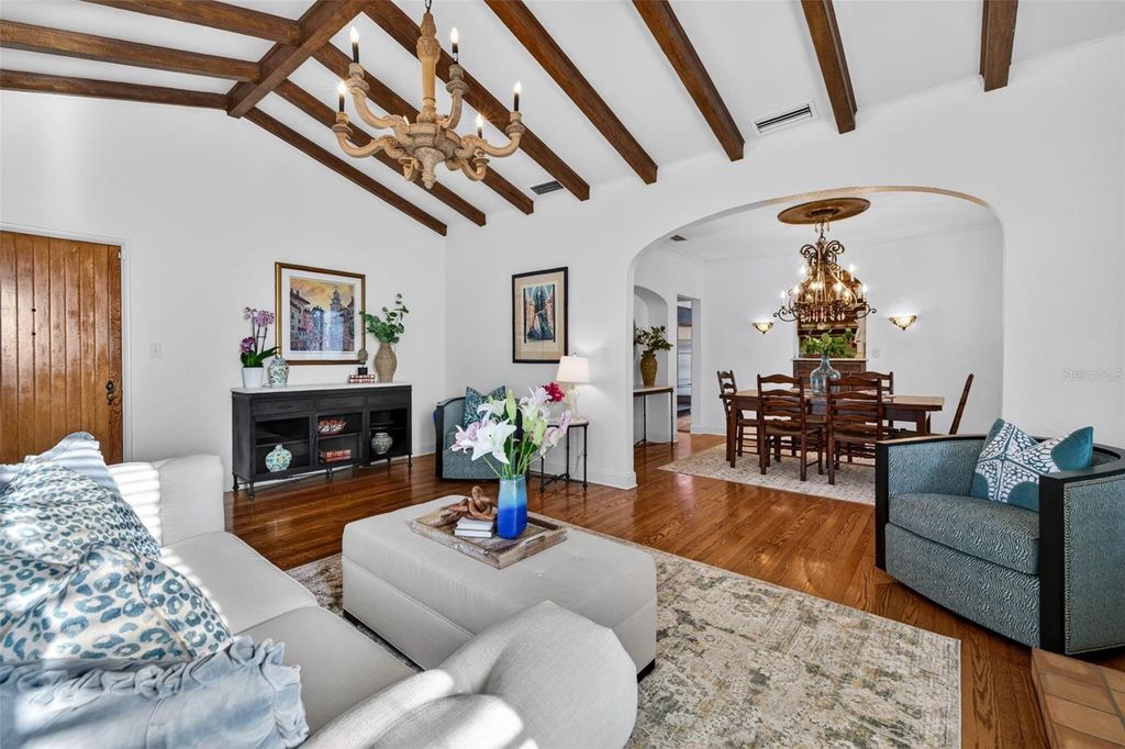 Image 15 of property listing at 636 15TH AVENUE NE, St Petersburg, FL 33704