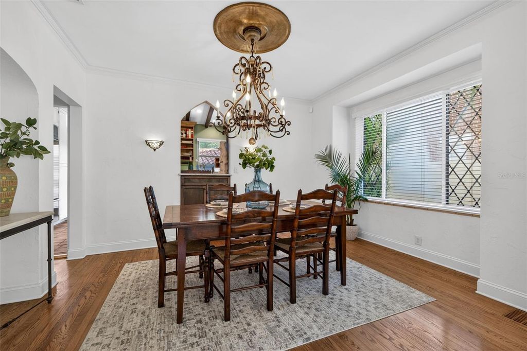 Image 17 of property listing at 636 15TH AVENUE NE, St Petersburg, FL 33704