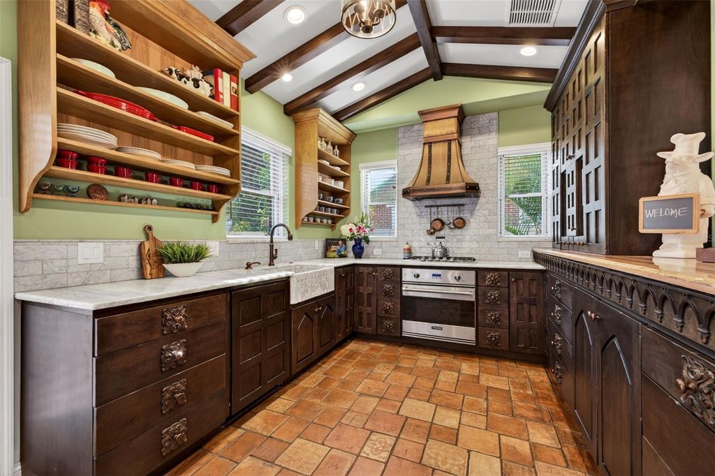 Image 20 of property listing at 636 15TH AVENUE NE, St Petersburg, FL 33704