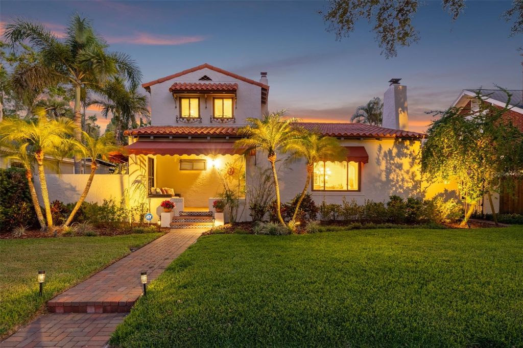 Image 3 of property listing at 636 15TH AVENUE NE, St Petersburg, FL 33704