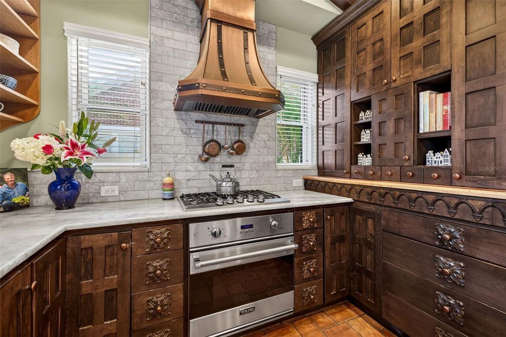 Image 23 of property listing at 636 15TH AVENUE NE, St Petersburg, FL 33704