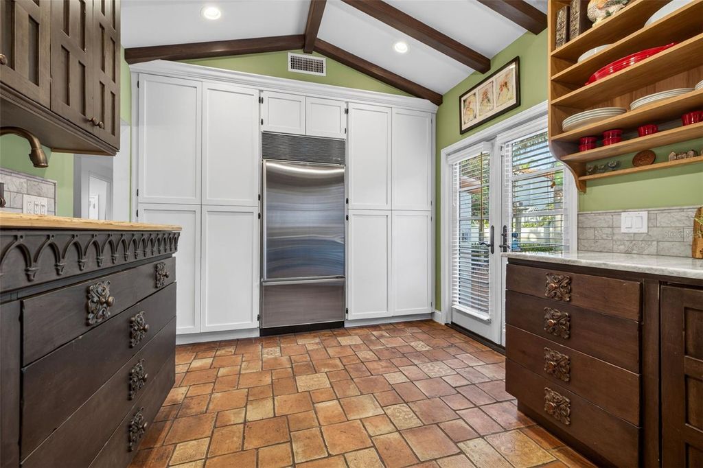 Image 24 of property listing at 636 15TH AVENUE NE, St Petersburg, FL 33704