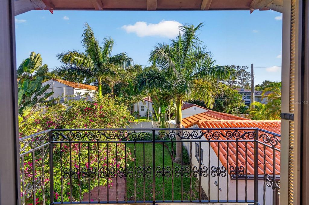 Image 29 of property listing at 636 15TH AVENUE NE, St Petersburg, FL 33704