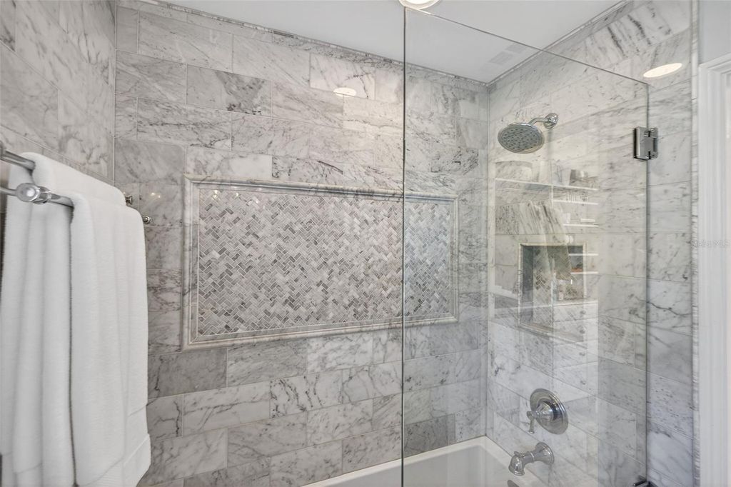 Image 32 of property listing at 636 15TH AVENUE NE, St Petersburg, FL 33704