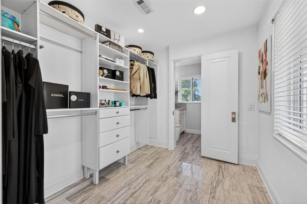 Image 33 of property listing at 636 15TH AVENUE NE, St Petersburg, FL 33704