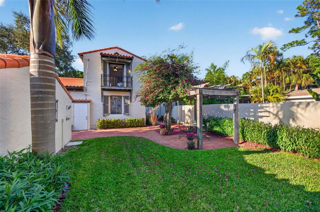 Image 47 of property listing at 636 15TH AVENUE NE, St Petersburg, FL 33704