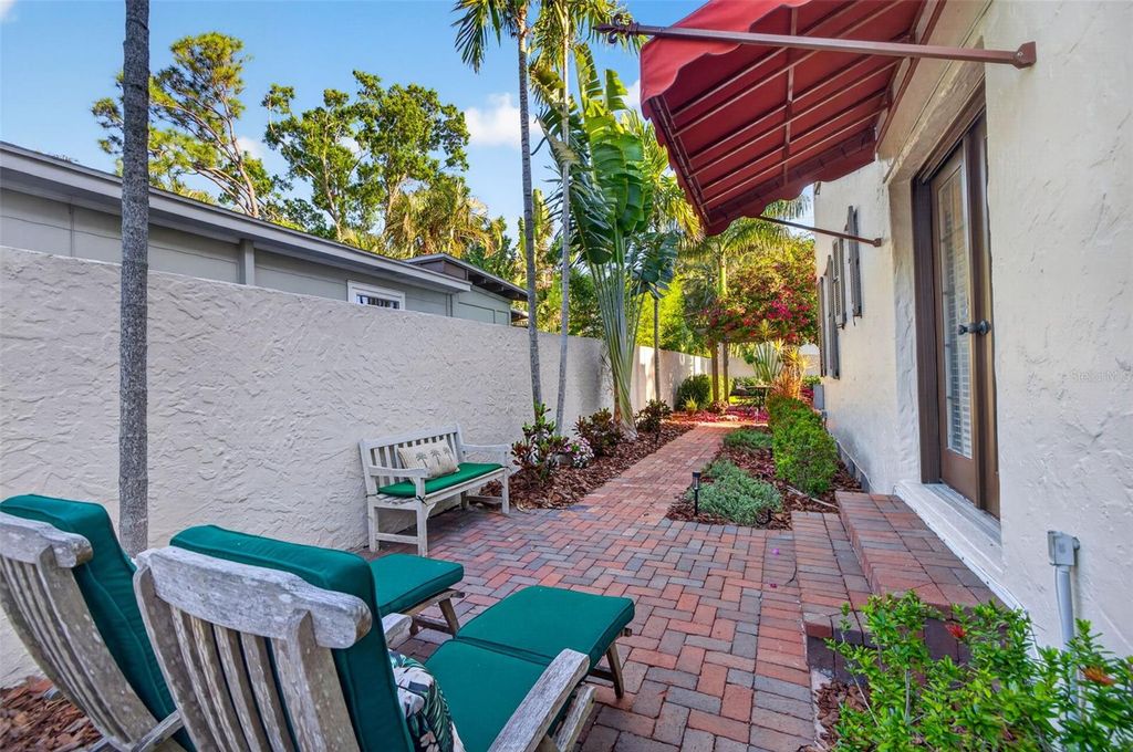 Image 51 of property listing at 636 15TH AVENUE NE, St Petersburg, FL 33704