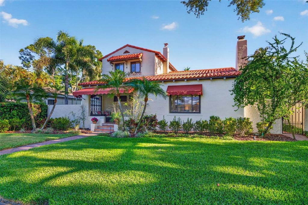 Image 54 of property listing at 636 15TH AVENUE NE, St Petersburg, FL 33704