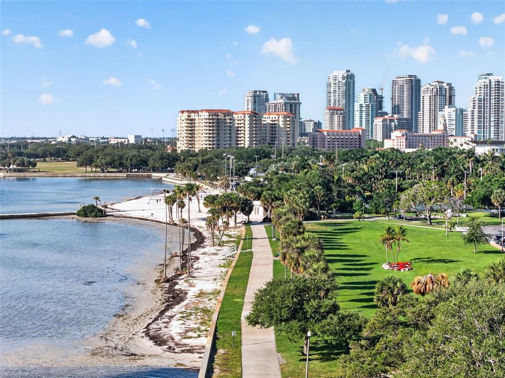 Image 57 of property listing at 636 15TH AVENUE NE, St Petersburg, FL 33704