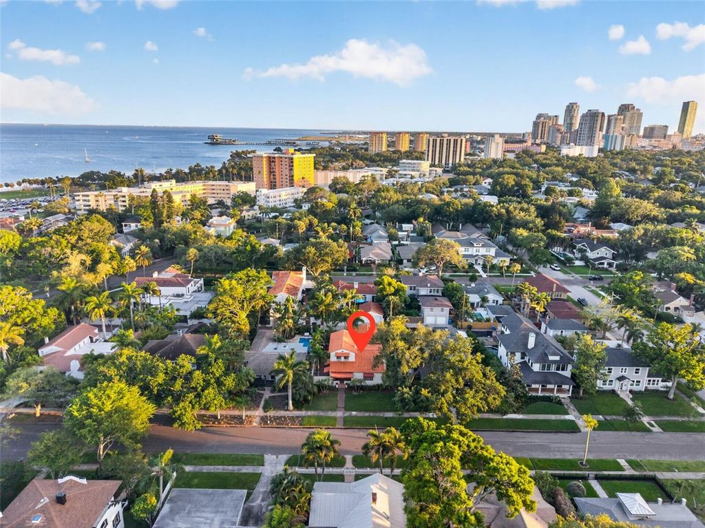 Image 63 of property listing at 636 15TH AVENUE NE, St Petersburg, FL 33704