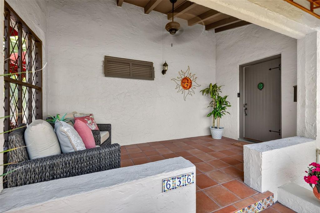 Image 9 of property listing at 636 15TH AVENUE NE, St Petersburg, FL 33704