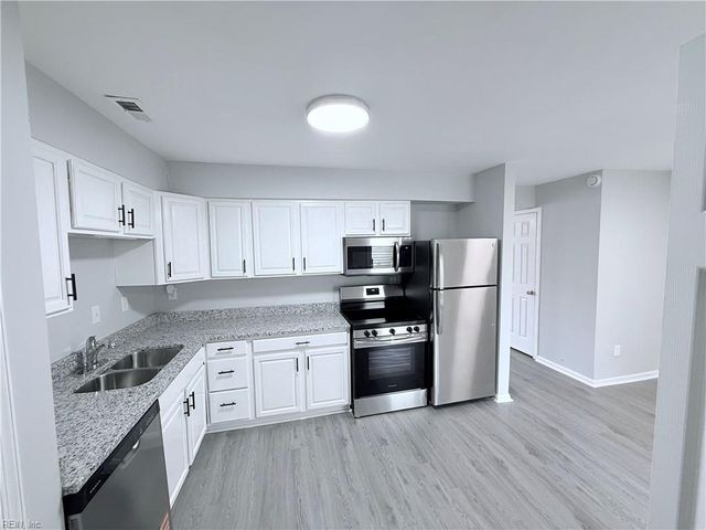 5555 Lynbrook LNDG, Virginia Beach, VA 23462
