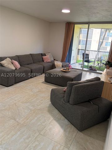 8225 Lake Dr 205, Doral, FL 33166