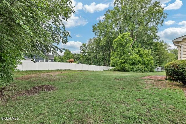 126 Guideboard Road, Halfmoon, NY 12188