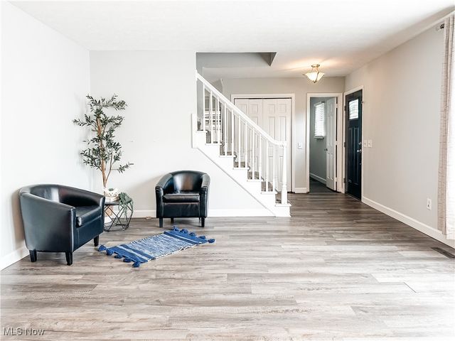 21 Cherry Hills Drive, Belpre, OH 45714